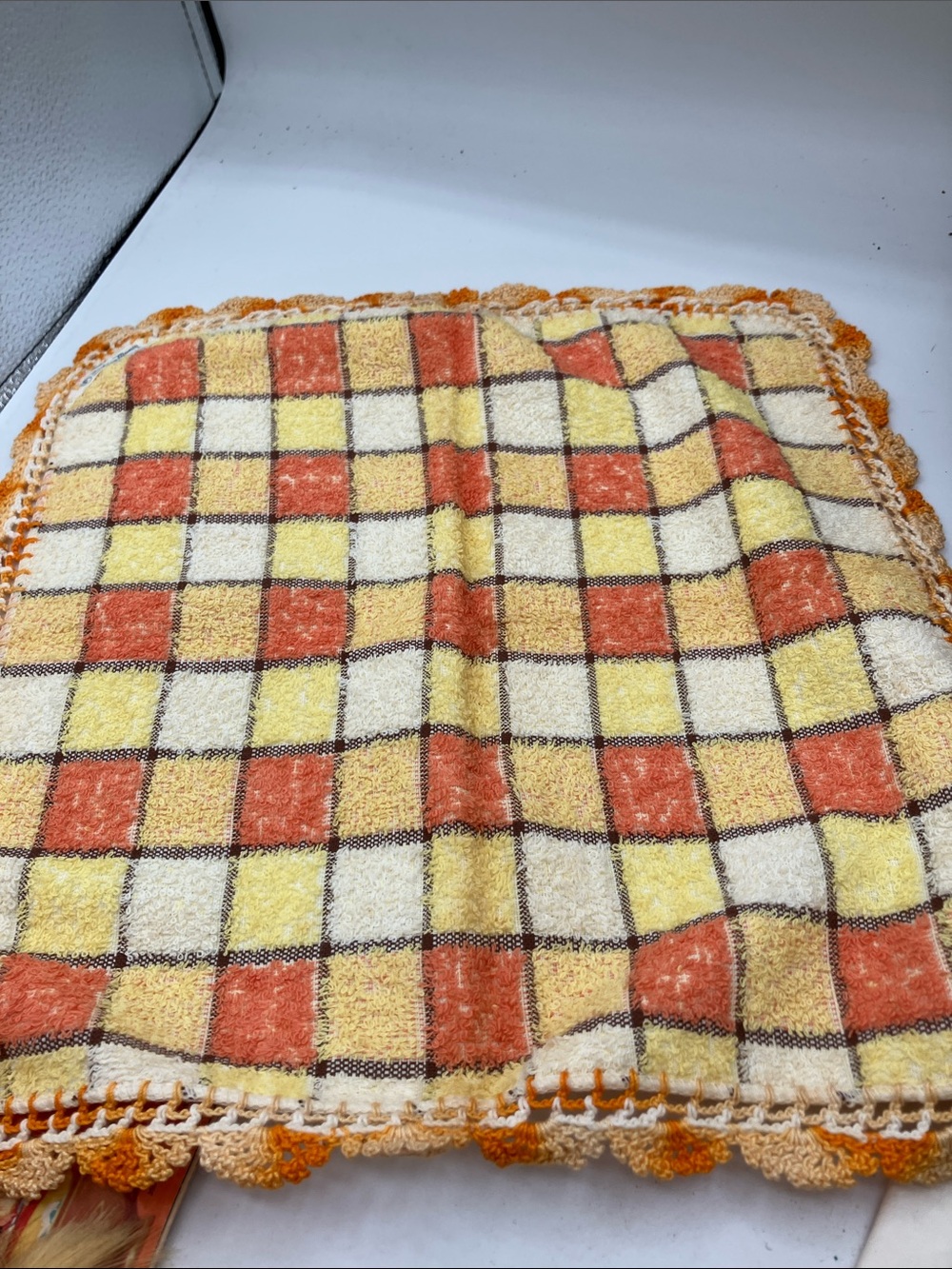 Fashion manor Vintage Plaid Orange and Yellow Wash Cloth with Crochet Edge